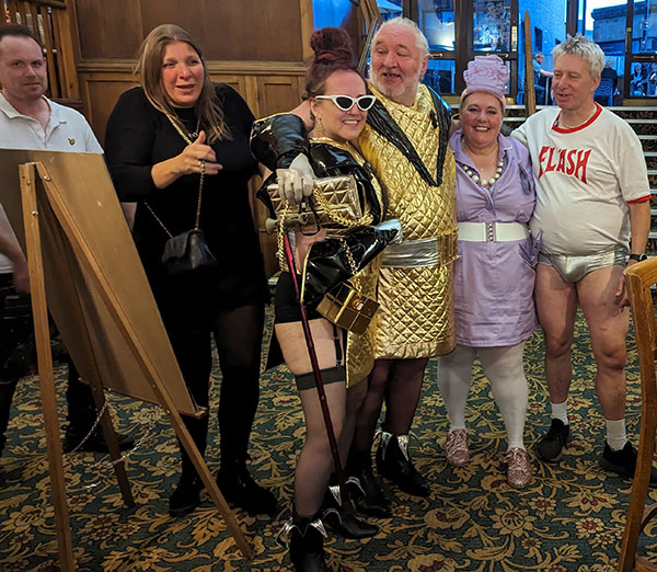 Image Copyright Shaun & Sue / TimeWarp - Click to return